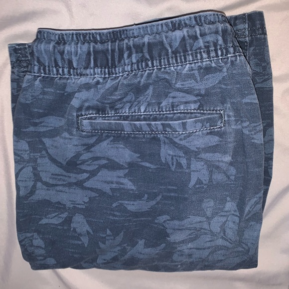 Men’s Urban Pipeline Floral Drawstring Shorts - Picture 3 of 3